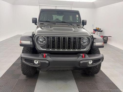 Granite Crystal Metallic Clearcoat 2025 Jeep Wrangler Rubicon