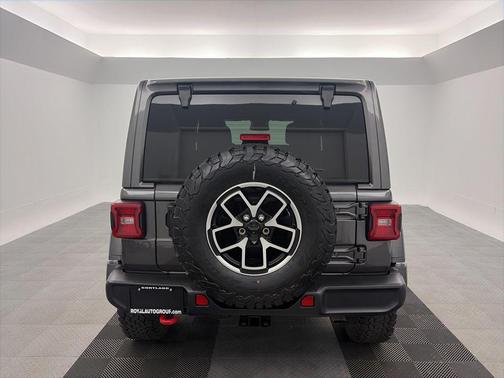 Granite Crystal Metallic Clearcoat 2025 Jeep Wrangler Rubicon