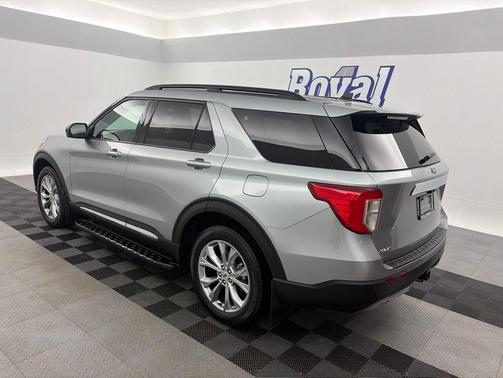 Iconic Silver Metallic 2023 Ford Explorer XLT