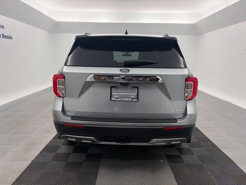 Iconic Silver Metallic 2023 Ford Explorer XLT