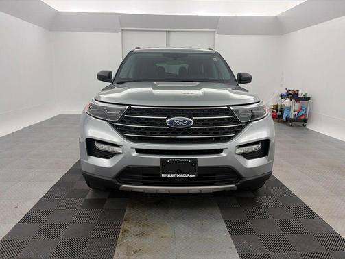 Iconic Silver Metallic 2023 Ford Explorer XLT