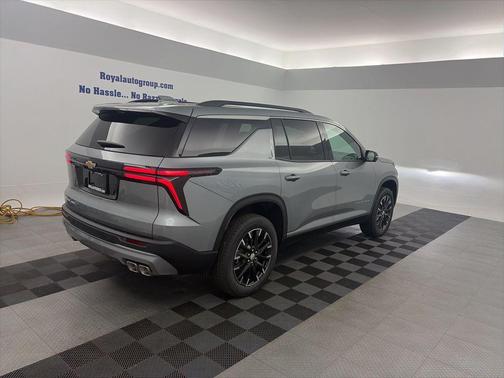 Sterling Gray Metallic 2026 Chevrolet Traverse LT