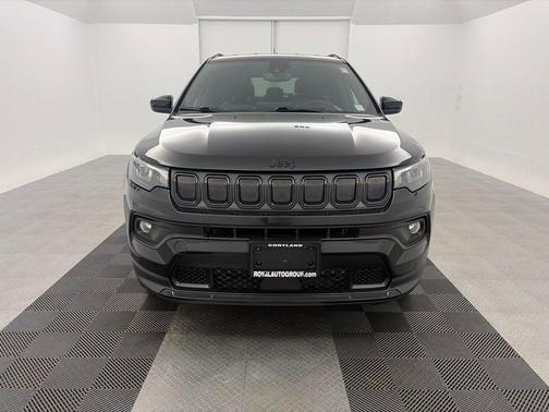 Diamond Black Crystal Pearlcoat 2022 Jeep Compass Latitude