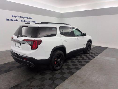 Summit White 2022 GMC Acadia AWD AT4