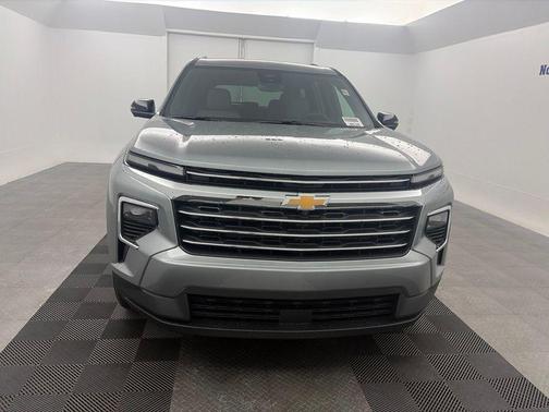 Sterling Gray Metallic 2026 Chevrolet Traverse LT