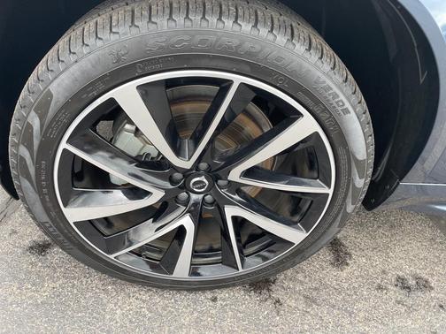 2024 Volvo XC90 B6 Plus Bright Theme 6-Seater