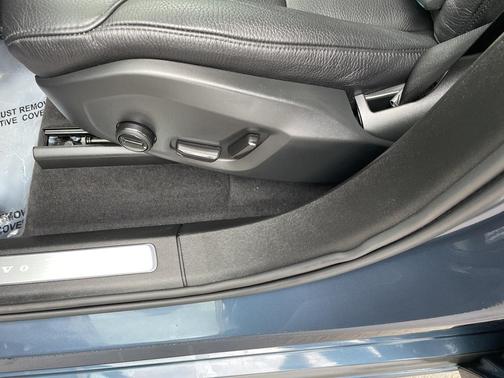 2024 Volvo XC90 B6 Plus Bright Theme 6-Seater