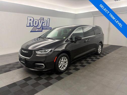 Diamond Black Crystal Pearlcoat 2025 Chrysler Pacifica L