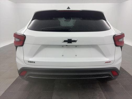 Summit White 2026 Chevrolet Trax FWD 1RS