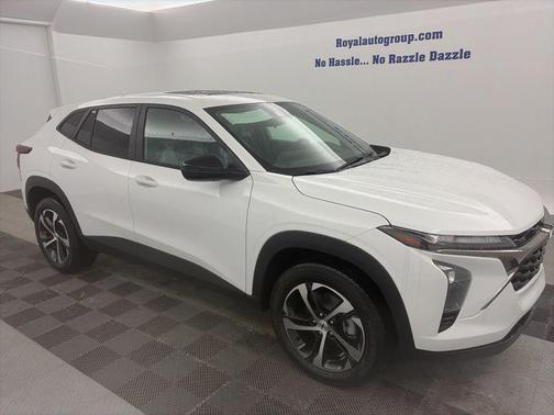 Summit White 2026 Chevrolet Trax FWD 1RS