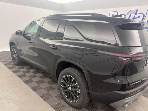 Mosaic Black Metallic 2026 Chevrolet Traverse LT