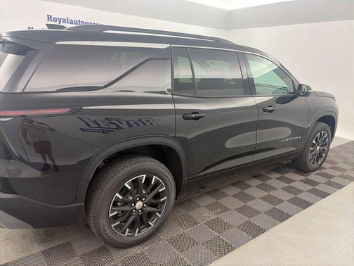 Mosaic Black Metallic 2026 Chevrolet Traverse LT