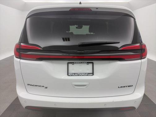 2025 Chrysler Pacifica Limited