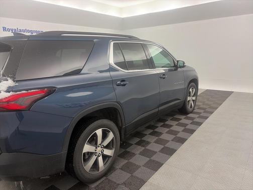 2022 Chevrolet Traverse LT Leather