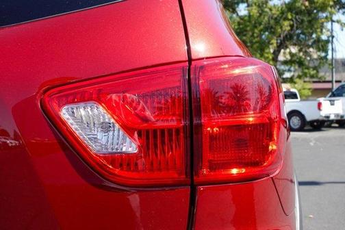 2020 Nissan Pathfinder SV