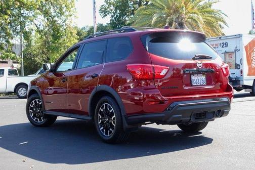 2020 Nissan Pathfinder SV