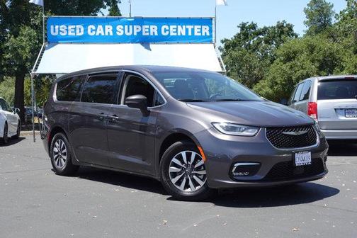 2023 Chrysler Pacifica Hybrid Touring L