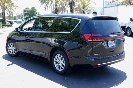 2023 Chrysler Pacifica Touring-L