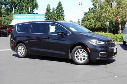 2023 Chrysler Pacifica Touring-L