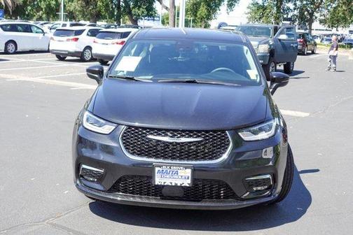 2023 Chrysler Pacifica Touring-L