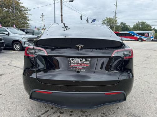 2022 Tesla Model Y Long Range Dual Motor All-Wheel Drive