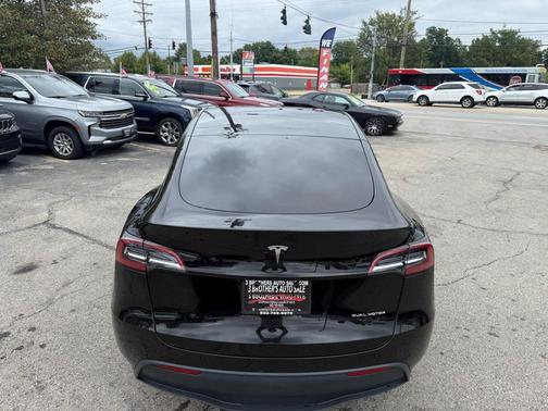 2022 Tesla Model Y Long Range Dual Motor All-Wheel Drive
