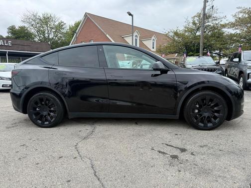 2022 Tesla Model Y Long Range Dual Motor All-Wheel Drive