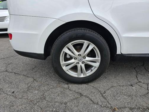 2011 Hyundai SANTA FE SE