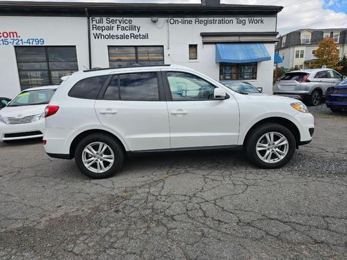 2011 Hyundai SANTA FE SE