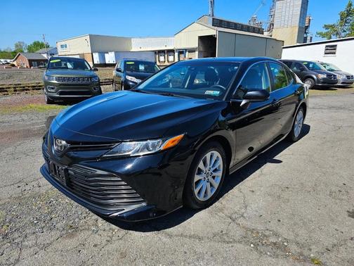 Midnight Black Metallic 2018 Toyota Camry LE