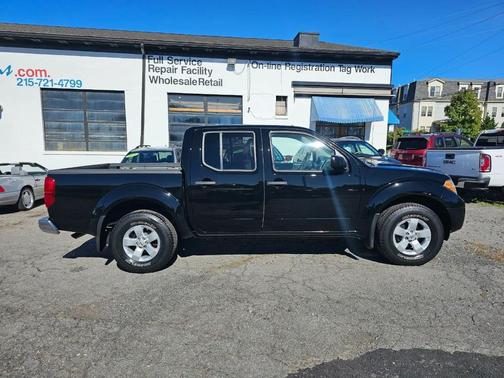 Black 2012 Nissan Frontier SV