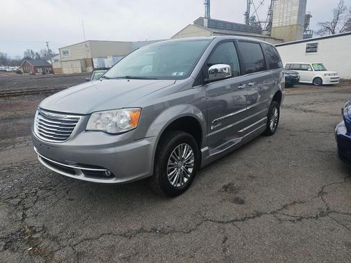 2014 Chrysler Town & Country Touring-L
