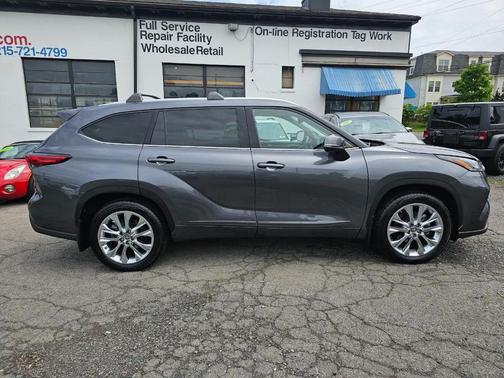 Magnetic Gray Metallic 2020 Toyota Highlander Limited