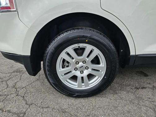 White Suede 2010 Ford Edge SE