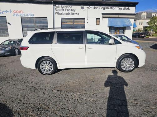 2017 Toyota Sienna LE