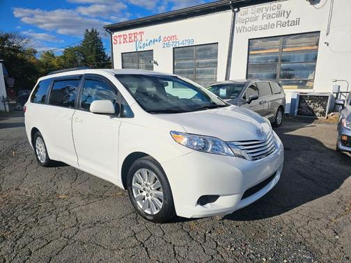 2017 Toyota Sienna LE