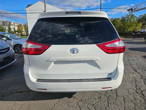 2017 Toyota Sienna LE