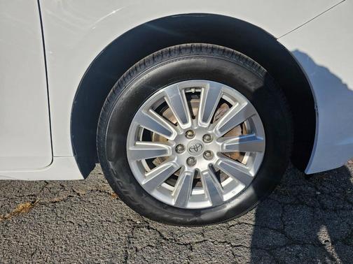 2017 Toyota Sienna LE