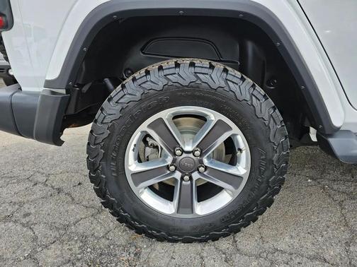 Bright White Clearcoat 2018 Jeep Wrangler Unlimited Sahara
