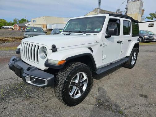 Bright White Clearcoat 2018 Jeep Wrangler Unlimited Sahara