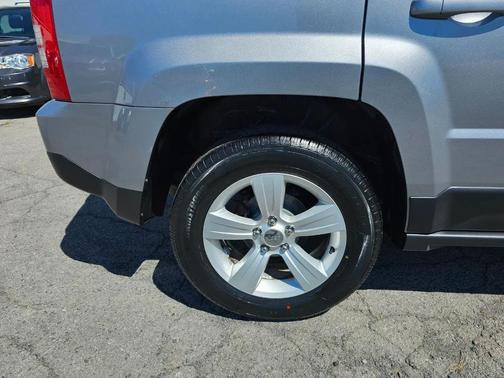 Billet Silver Metallic Clearcoat 2016 Jeep Patriot Sport