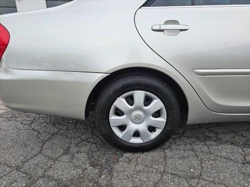 2004 Toyota Camry LE
