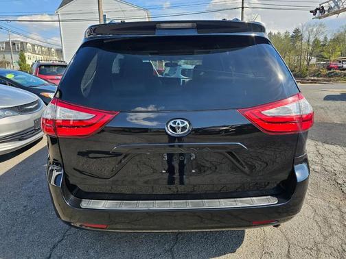 2016 Toyota Sienna XLE