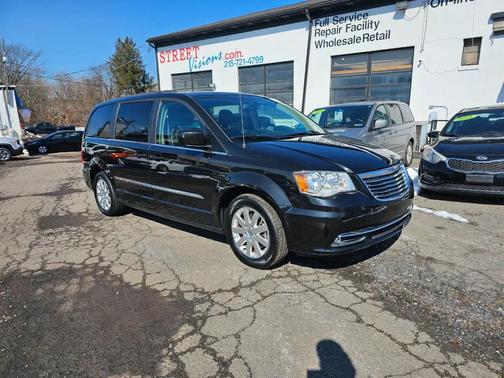 2015 Chrysler Town & Country Touring