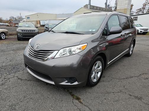 2017 Toyota Sienna LE