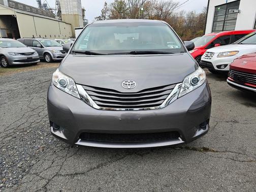 2017 Toyota Sienna LE