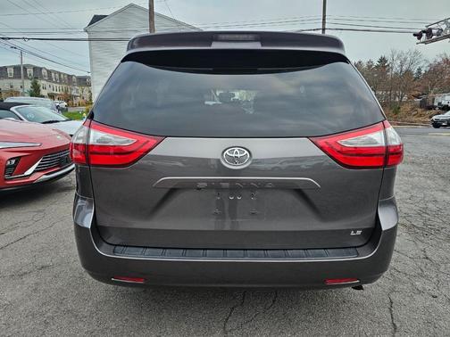 2017 Toyota Sienna LE