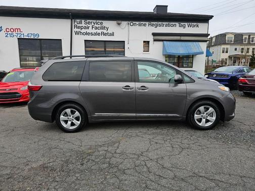 2017 Toyota Sienna LE