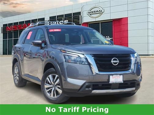 2025 Nissan Pathfinder SL