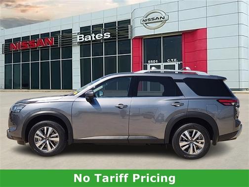 2025 Nissan Pathfinder SL